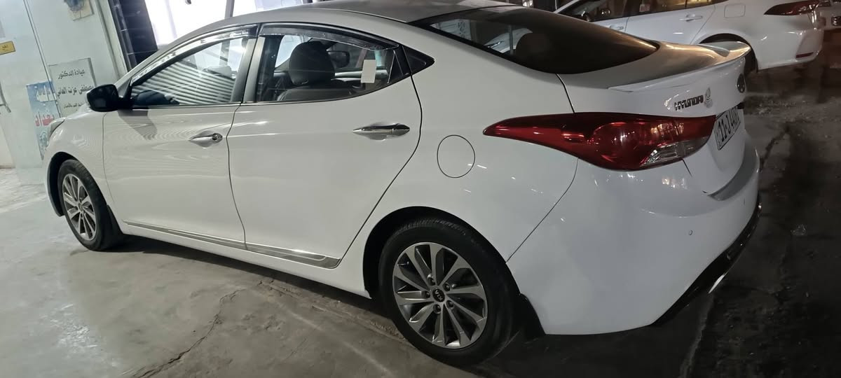 خليجي موديل 13 مكينة 1800 نظيفه 
رقم بغداد جديد باسمي حداديه جيده 
السعر 115 
مكان بغداد ***********
