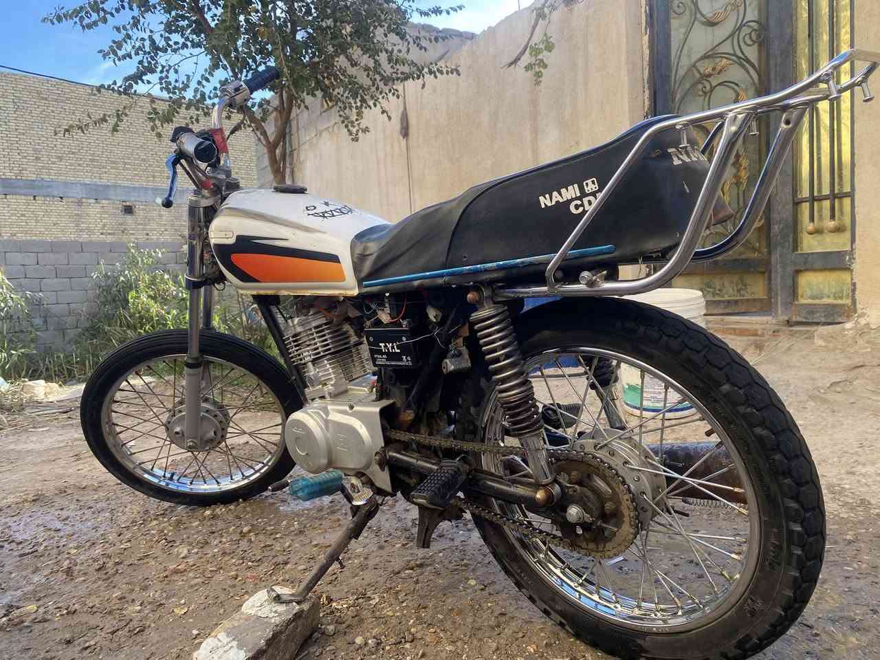 سلام عليكم شباب دراجة البيع نامه (كلك كلك )دراجة خير من الله مكينه نامه مبدل بس ولفات ما عوزه شي شلعته كلش حلوه سعر 350بيه مجال حك جيه عنوان فضليه شراي انتصال ***********
