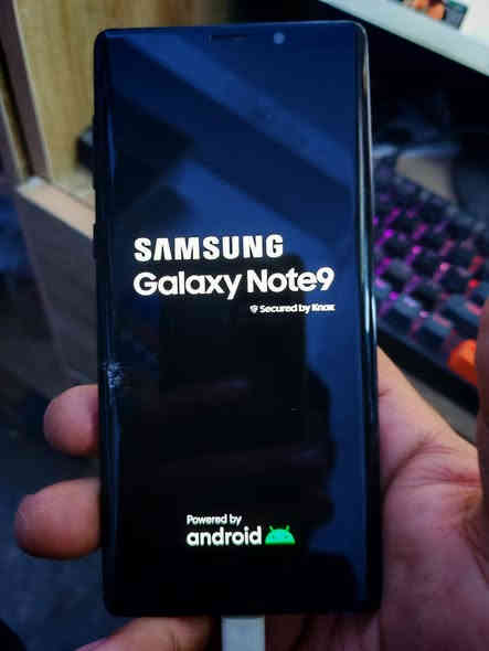 السلام عليكم ورحمة الله وبركاته
سامسونك نوت ٩ ضربه بالكلاس الشاشه صاحيه
ذاكره ١٢٨ السعر ١١٠ الف
مكاني بغداد ***********
