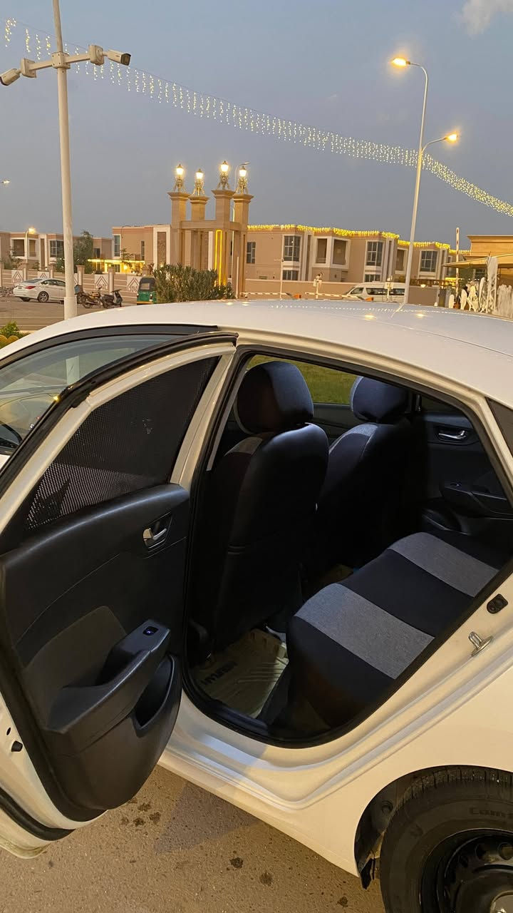 للبيع هونداي اكسنت 
موديل 2019
المواصفات 
 تحكم ستيرن / تبريد تدفئة / مثبت سرعة / درايڤ مود /شاشة بلادية + كاميرا بلادية / تحكم ستيرن / گير At المرغوب 6 نمر / محرك 1600 Gdi المرغوب الراس الفضي
شاصي لغد كفاله 
حادثها بنيد صبغ جاملغ أيمن صبغ نفسهن مصلحات  ورقم الشاصي موجود يطلع الحادث 
ماشيه 97 ميل 
حداديه تخم تايرات جديد سيرفس كامل سياره جاهزه على اخير شغل واطلع 
مكان السيارة البصرة 
السعر ((120)) و بي مجال بسيط رقم بغداد باسمي تحويل ثاني يوم 
***********
