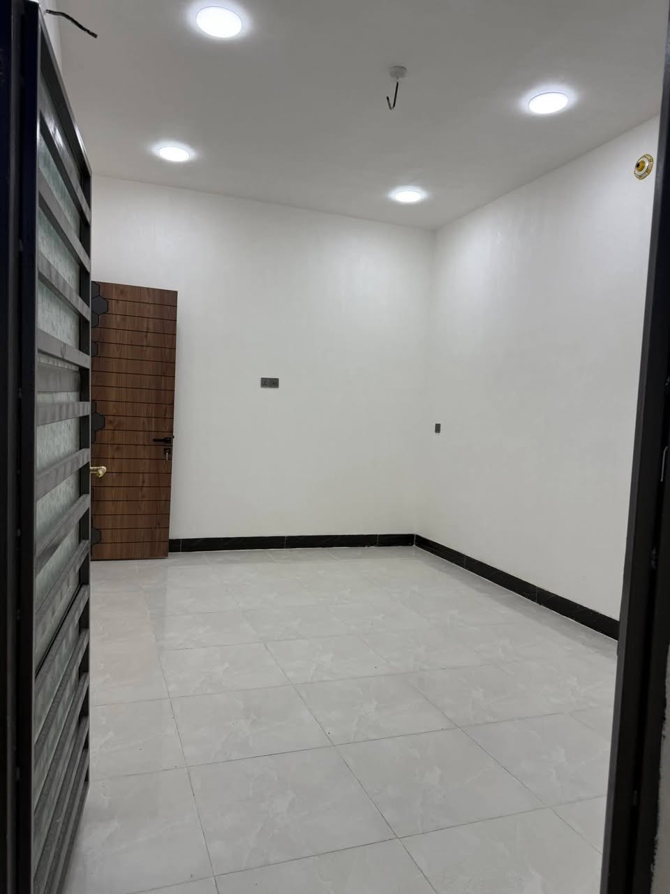 سلام عليكم دار لبيع تاجيه طابو صرف
مساحه ١٠٠متر  ١٢ في ٢٠ 
لبناء حديث  
اللا استفسار خاص 
***********
