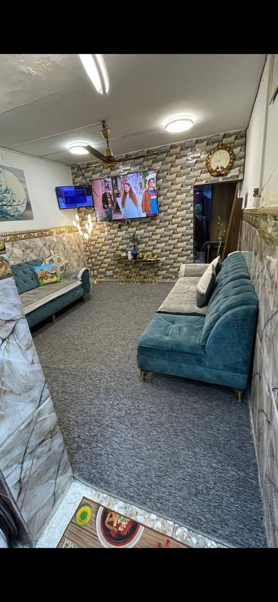 السلام عليكم بيت للبيع مدينه الصدر الدورقطاع ٤ بدايت شارع الفلاح ثاني بيت عن الشارع العام بيت جاهز للسكن المساحه ٤٨ بنا عكاده ***********
