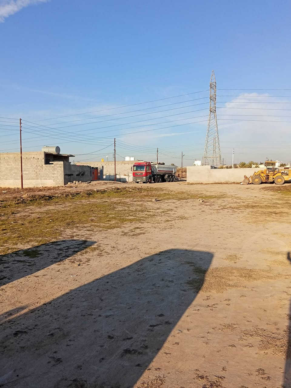 من رخصة الادمن يوجد لدي قطعة الرض للبيع 200مترخلف المشروع خلف محطة أبو حيدر عقد 17ابنص البيوت السعر 10وبيهة مجال قليل وهذا رقمي ***********
