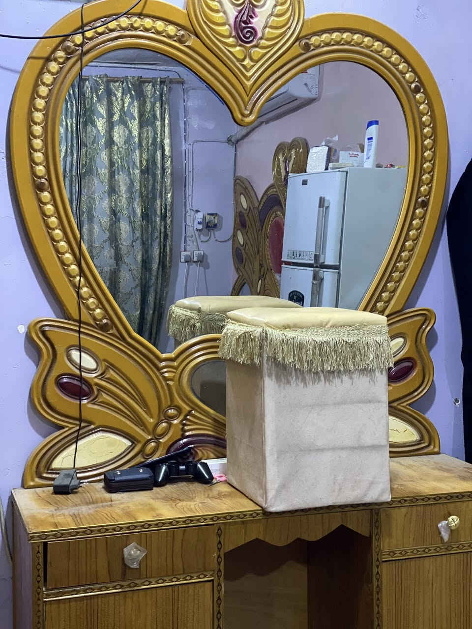 غرفة اخشاب للبيع
استعمال قليل نظيفه جدا 
مكان النجف حي العسكري
***********
الكنتور 6باب
مع كامل الملحقات
