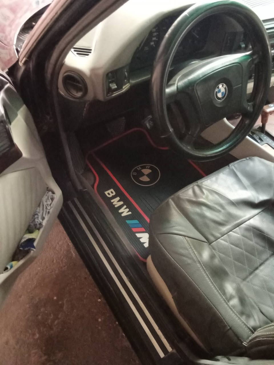 للبيع سياره بي ام دبليو موديل ١٩٩٥ محرك ٦ سلندر ٥٢٥ مسكر عدل لون نيلي  تخم تاير وصدر نظيف دبل كمبيوتر وتبريد شغال ثلج السيارة بأسمي وتحويل مباشر رقم بغداد الغزاليه مكان السياره في الحله السعر ٧٧$  للمعلومات الاتصال...
***********
