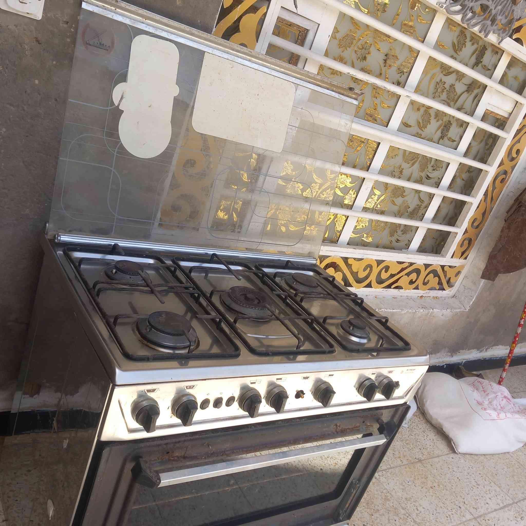 طباخ شغال جديد للبيع مشتغل ٥شهور فقط جامة مكسوره ***********
