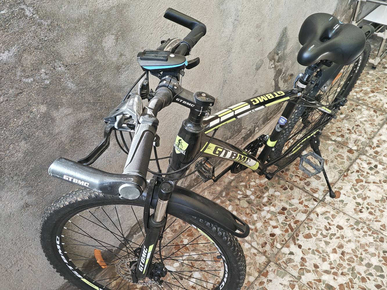 العنوان:الشعب فلكه صباح الخياط
الحجم:26.5
المميزات:بايسكل رياضي امريكي
 كير خلفي8نمر كير امامي 3نمر 
جيد للمسافات الطويله
وايرات دفن 
بريك دسك دهن
التايرات جديده شيمانو و مكينه شيمانو 
دبلات  دهن مريحه جدا 
تم المشي فيه قليلا فقط للتجربه
الهدايا:فدراليه ضوء شرطه مع لايت و جرس طاقه شمسيه و شحن تايب سي ياتي معه سرج مجاني
قابل للمفاوضه السعريه 