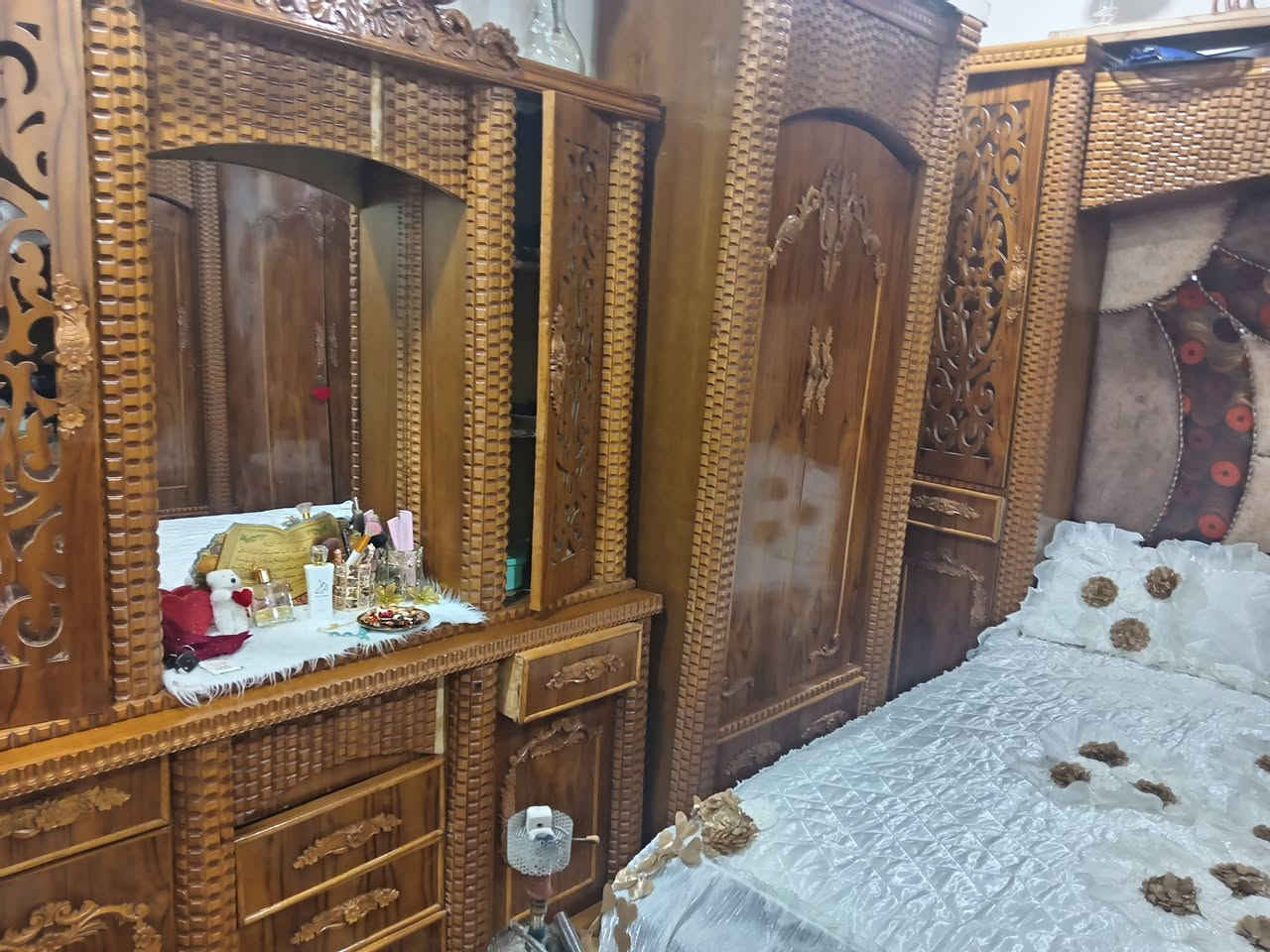 #غرفة للبيع سعر مليون 800  خشب ثقيل للبيع عنوان موصل للتواصل خاص ***********
