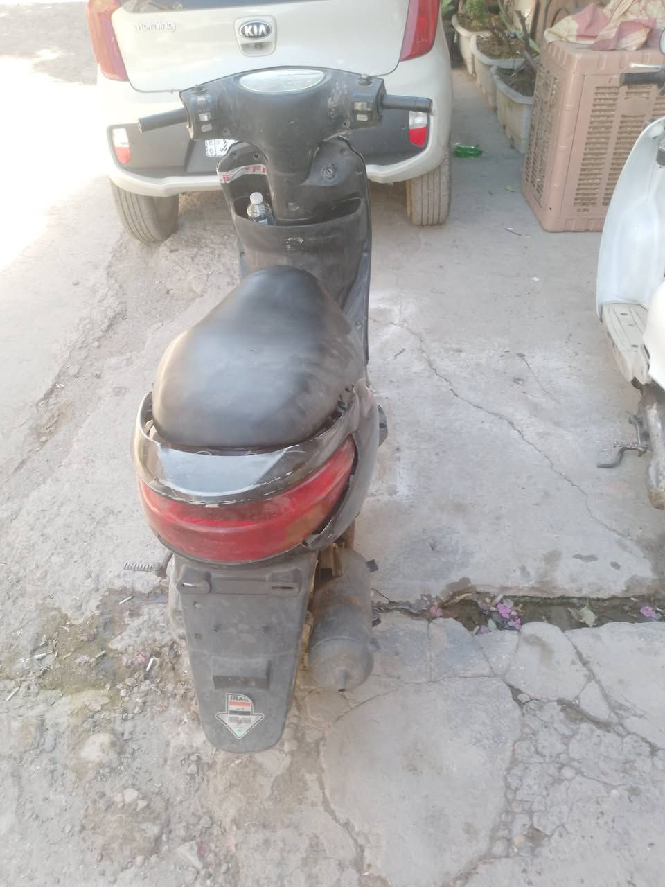 بريز محرك نشط شلعه نص هندر باي وقت نقوصات خفيفه ،، الدراجه ما مغسوله ،، انطيك معاها زوج كفرات صفحتين يلمعن لون سمائي ابيعلك بسعر كوم حديد السعر 250 قفل بدون عمله ولا دينار انزل ،،،، العنوان اعظمية السبع ابكار قرب افران جوهرة لبنان 
***********  وتساب
