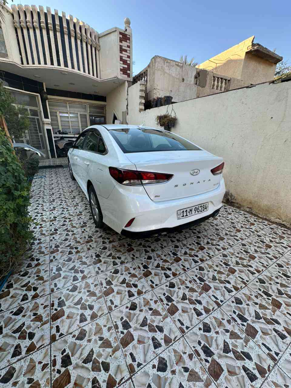 ا
السلام عليكم 

سوناته 2018. 
بسمي بنفس اليوم تحويل 
رقم بغداد انكليزي
وارد امريكي.  حادثهة بابتين بدون دواخل. بيهة 5قطع صبغ. 
مكينه كير تبريد. صدر. تخم تاير.  خير من الله 
 مواصفات نص
تحكمات شاشة بلاد
رادار  ويل كب 
السعر 120 وبيهة مجال 
مكان بغداد الكرخ اليرموك
*********** بغداد, العراق
