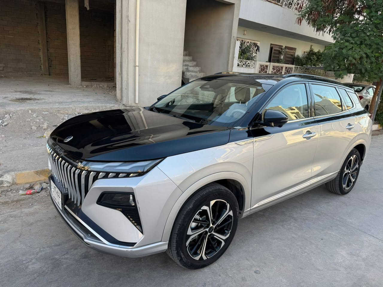 دونك فينك هيوج||||Dongfeng Huge للبيع
موديل 2024 ماشيه 42 الف كيلومتر وقابل للزياده
المواصفات
المحرك||1.5L محرك هايبرد توربو من شركه نيسان وبضمان 6 سنوات او 200,000 كيلو متر ايهما الاسبق
القوه الحصانيه||242 حصان
عزم الدوران||540 نيوتن
ناقل الحركه|| 7سرعات
5راكب
ويل قياس 19 انج
بانوراما
كاميرا محيطيه 360 درجه 
اناره داخليه مخفيه متعدده الالوان
شاشه التحكم حجم 12.3 انج
شاشه عرض القياده حجم 12.3 انج
التحكم بالمكيف لمس
مري كهرباء||شفط
مكيف امامي منفصل وموزع خلفي
مقاعد مصنوعه من جلد النابا
تدفئه تبريد كرسي السائق
مقعد السائق كهرباء 10 حركات
مقعد الراكب كهرباء 4 حركات
عدد وضعيات القياده 3
بلوتوث
حساس اضويه
نظام المساعده على النزول من المنحدرات 
رادار (تحديد مسار)
حساسات خلفيه
محدد سرعه
نظام المساعده على القياده‎دخول ذكي (بصمة)
اناره محيطيه اماميه
اناره اماميه زينون
كشاف ضباب خلفي
صندوق كهربائي شفط
هاند بريك كهربائي
فتحه USB
توقف اوتوماتيكي (Auto Hold)
حساس مطر
مؤشر لضغط الاطارات
عدد السماعات 8 وسماعات الرأس ايضا في المقاعد الاماميه
وسائد هوائيه عدد 8
استهلاك الوقود 5.8L لكل 100 كيلومتر يعتبر جدا
رقم صاحب السيارة 
***********
