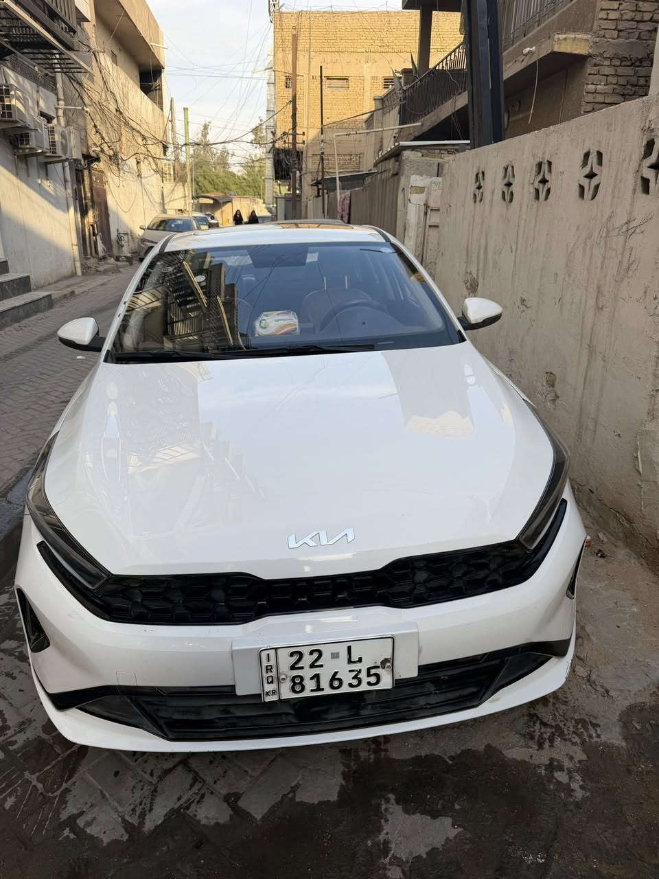 سلام عليكم للبيع كي 3 موديل 22 ماشية 50 السيارة نضيفة رقم اربيل بيها بارد بالجاملغ كد  شبو وطختين موضحات بالصورة ما مسويهن  عنواني صليخ *********** السعر 133 وبيها مجال بسيط
