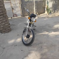 هذا الرجل يبيع نعمه دراجه للبيع ناعمه ٥٠٠ ٠٧٨٦٨٣٨٩٣٩٩
