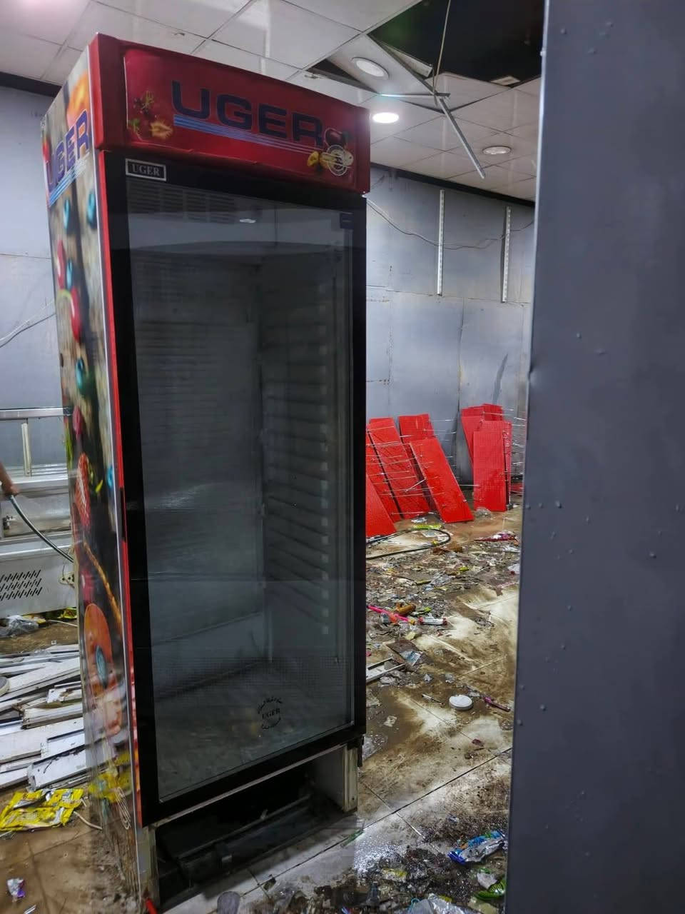 السلام عليكم
عندي سوفت عدد ٢ وعارضات وسبالت  لبيع مكان ابو غريب هاي صورهن وياريت شراي شلع اسف ع الايطاله تفاصل هذا رقم *********** تحياتي لجميع
