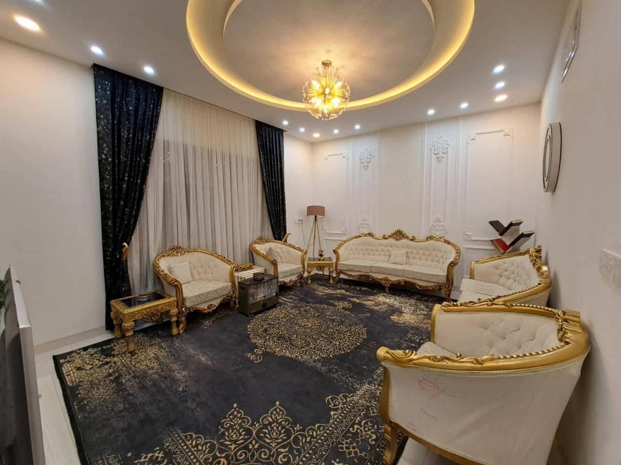 🔹 دار للبيع حي #الوحدة🔹
- بناء حديث 2024
- مساحة الدار: 200 متر 

🏠 تفاصيل الدار:- 
طابق واحد: غرفتين نوم، هول، مطبخ ، استقبال، صحيات ، كراج وبيتونة 
- سند طابو ملك صرف والمكاتبة مع الشرعي
السعر والتفاصيل داخل قناة التلكرام :- 
https://t.me/baet_alhadhara
________________________________________________

للاستفسار:- 
***********
*********** 
مراجعة مكتب بيت الحضارة للعقار سايدين حي الوحدة قرب سانكو مول 2
