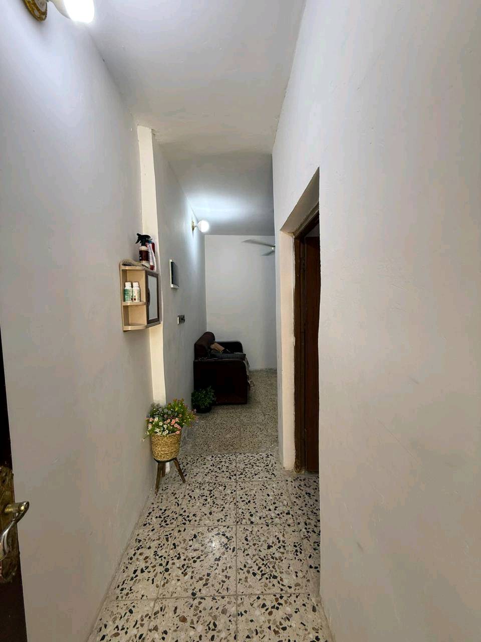 بيت للبيع ١٢٠م طابو صرف مسلح طابقين ومدخلين بيه وغرفتين نوم وكراج كبير منطقة الشعب شارع الصحة فرع علوة السمك زمزم 