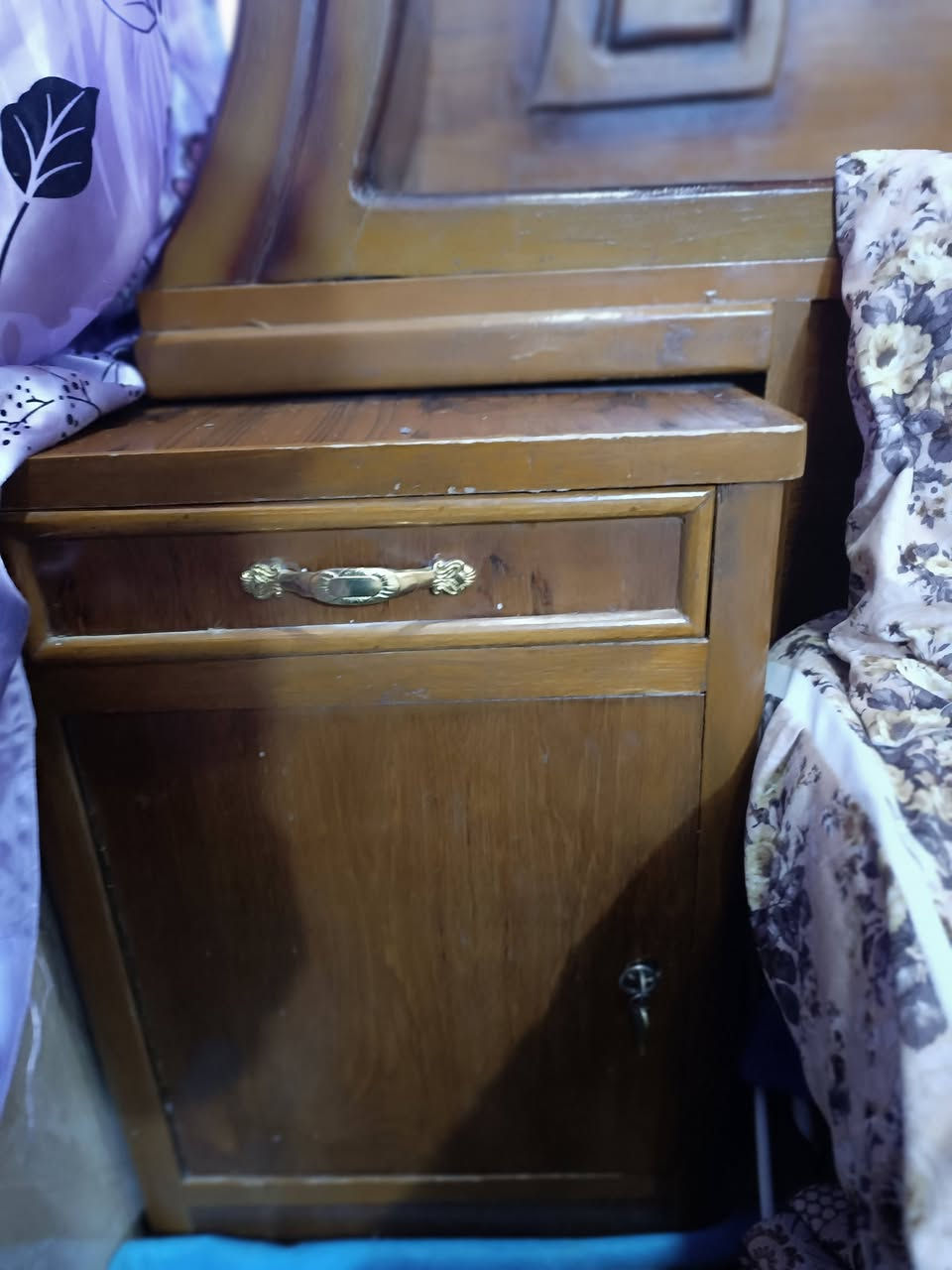 السلام عليكم غرفه نوم تسكام للبيع السعر 600وبيه مجال بسيط المكان النجف الكوفه الشراي يتصل على هذا الرقم ***********
