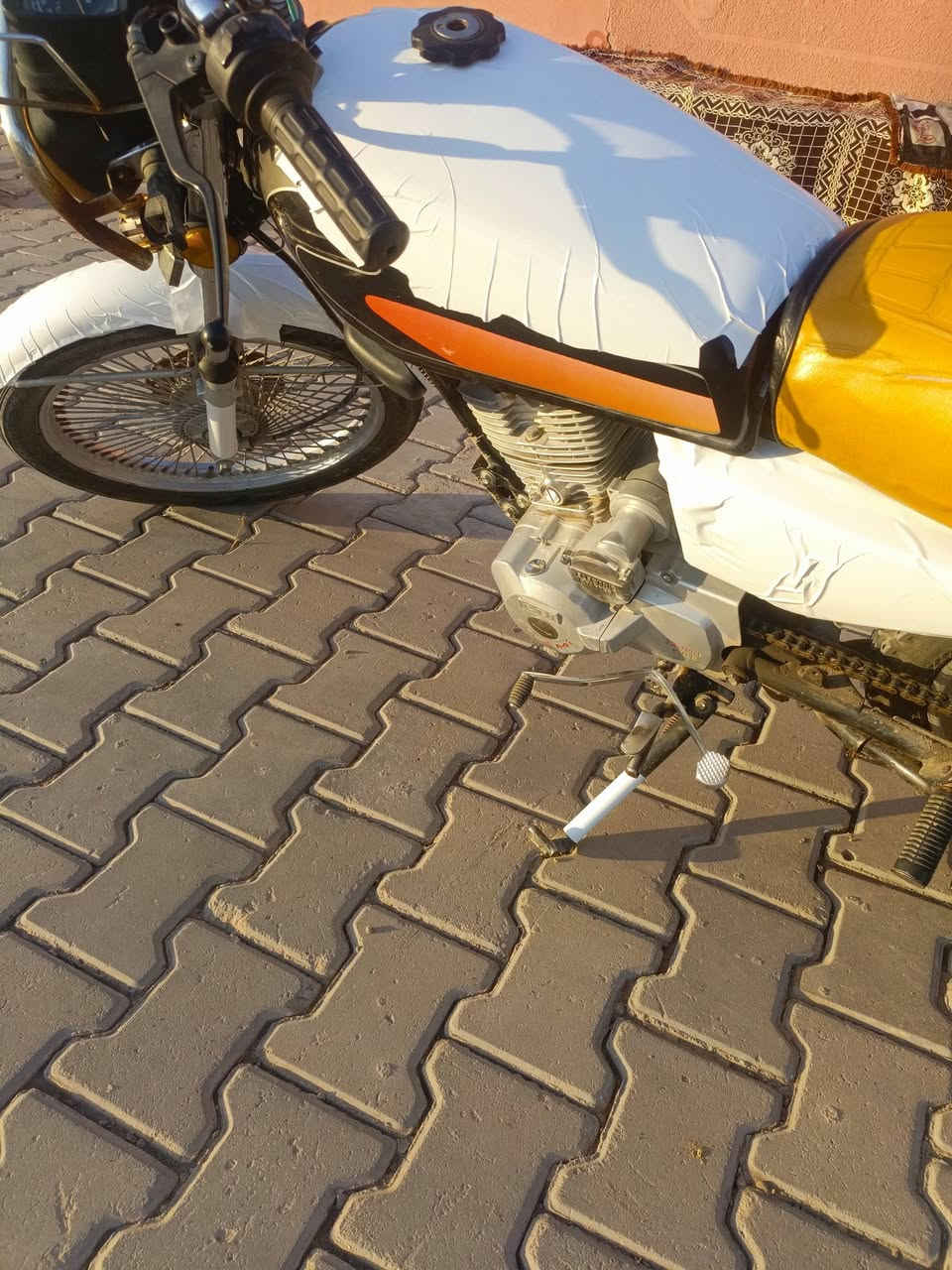 ماطور خمسة كير موديل 2018 نامي برو باب اول
سلف كهربائيات شغال كل عيب ما بيه
تايرات اثنين جديد 
خابر تعليق ما اجاوب
***********
