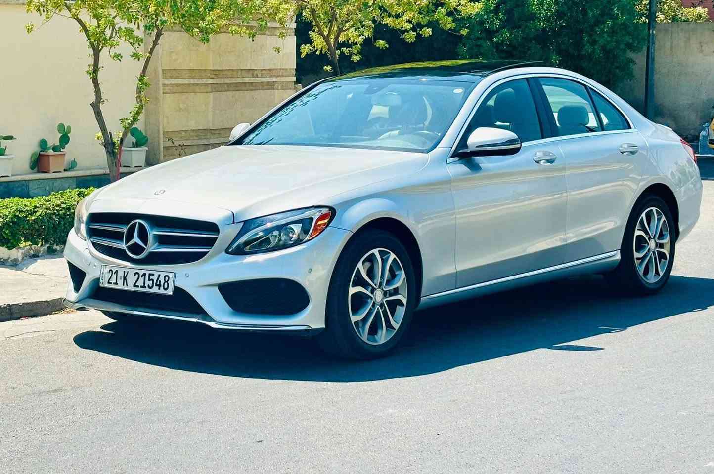 السلام عليكم 
مرسيدس c300 موديل 2017
ماشيه 53 الف وارد أمريكي فول 
(رقم سليمانيه باسمي تحويل ثاني يوم)
مواصفاته :- بنوراما - خمس بصمات - لايت امامي زينون - لد امامي خلفي - كامره خلفيه دواره -ويل حجم 18- نضام ترحيب -مودات قياده - مقاعد اماميه كهرباء - رادار امامي خلفي جانبي - تحديد مسار - ستيرن كهرباء 
سياره كلش جديده او حلوه او بدون اي نقص صور حادثه موجوده بل منشور بيه نص بند صبغ او نص جاملغ او جوه المرايا باب السايق ايرباك ستيرن او برده راجع سستم شرط او ع فحص او بيه سونار يم قحطان الصفار و بدي كار  
مكان السياره المنصور 
السعر( 20.500$) 
***********
