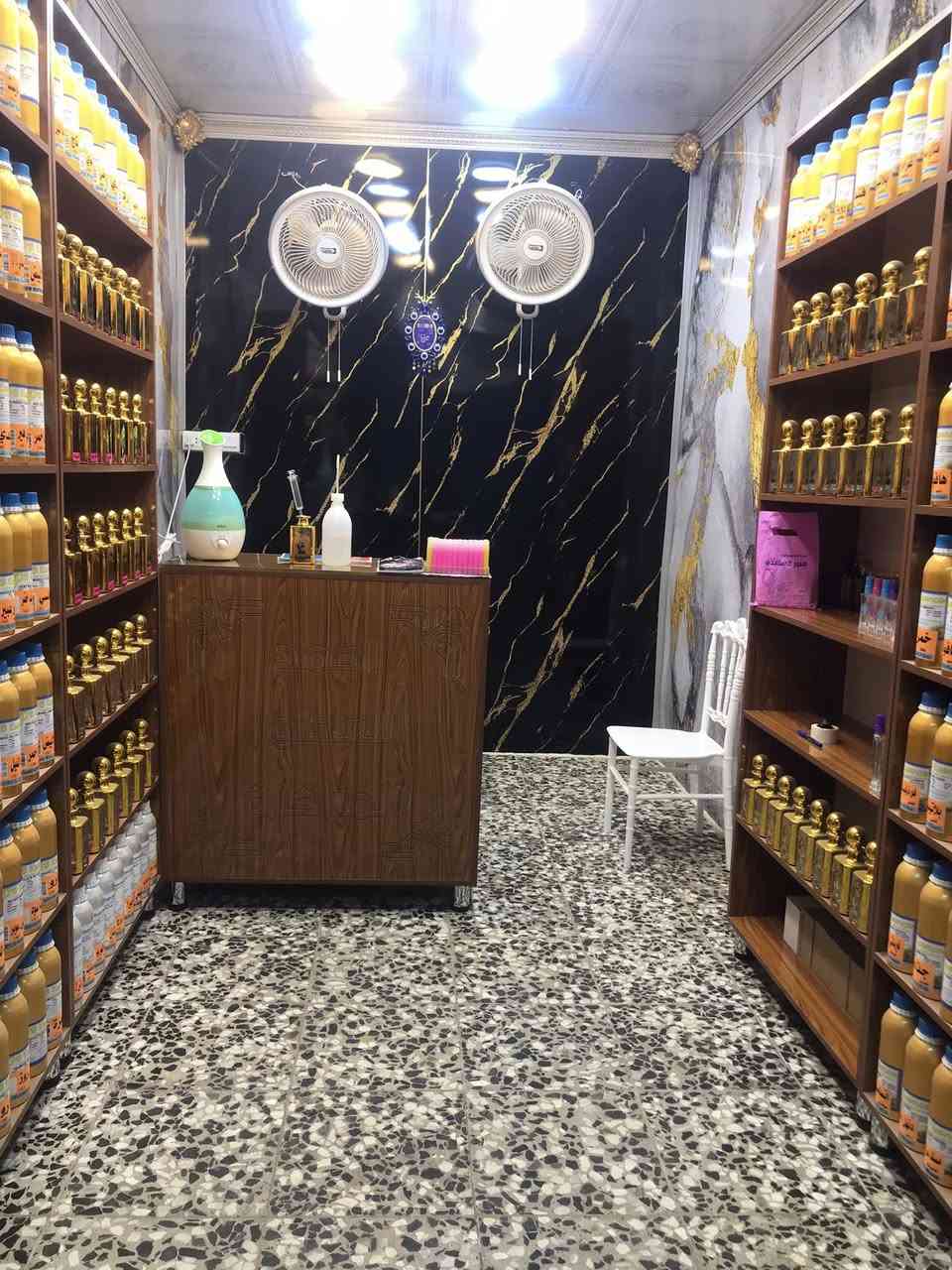 السلام عليكم للبيع محل في سوك حي اؤر قرب جامع الفردوس بدايت السوك المحل جديد وكامل من كلشي مغلف بديل الرخام وسقوف ثانوية كهربايات كاشي يعني ماتصرف علي الف السعر 16 وبي مجال شي بصيط / ملاحضة يتاجر ب 225 اذا تحب تشتري وتاجرة للاستفسار ***********
