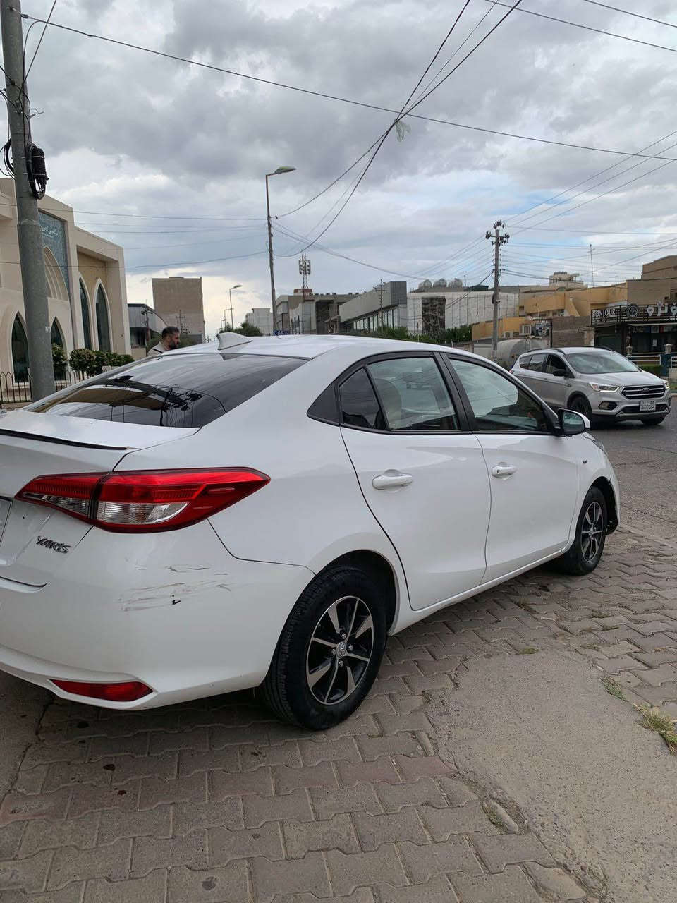 پێنج پارچە و سەقف سبوغ 
پێش و پشتی کەپسە 
ناودەرگا و شانی لای سایق 
کەمەک هەیتی 
رەقەم و سەنەوی نوێیە 
ڕۆیشتن 114 هەزار کم 
مەکینە V4,15 کەپس 

نرخ / ١٠٨ $

ژمارە موبایڵ (***********) أربيل, العراق
