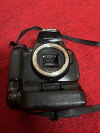 كانون D700 • عدسة 18-55 • بطاريتين أصليتين