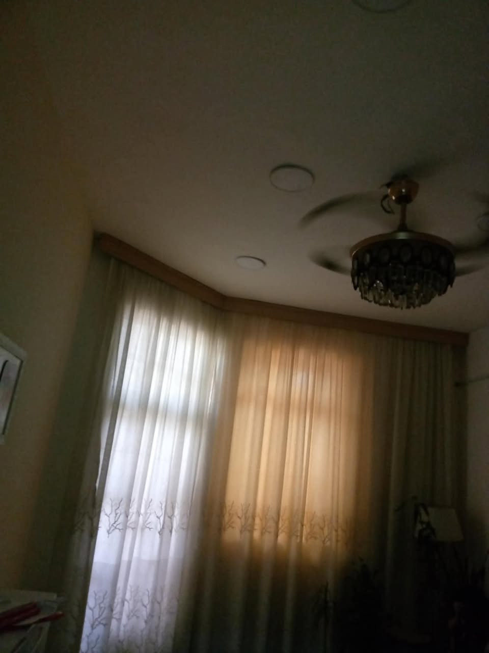 سلام عليكم دار للبيع المساحه100مترواجه سبعه إلا ربع النزال 16طابقين ثلاث غرف سند 25زراعي دوره حي دجله السكني البيت باسمي السعر 180بي مجال بعد المعاينه الاستفسار ***********واتساب فقط
