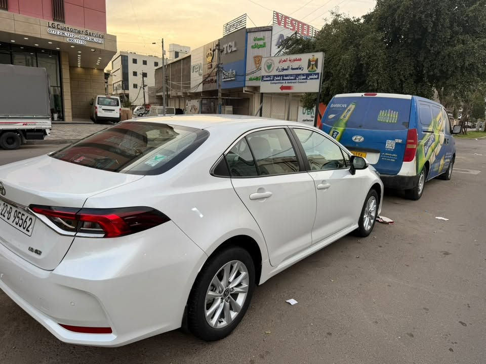 السلام عليكم 
كورلا جيهان 
ماشيه 43 كيلوا متر 
بدون سلايت  
بدون صبغ بدون بارد 
ب 175 $
للاتصال ***********
