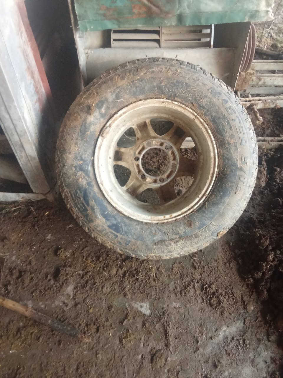 سلام عليكم تاير ويل مال بيكم كنو 2012البيع مكان بغداد وهاذ رقم صاحبه ***********
