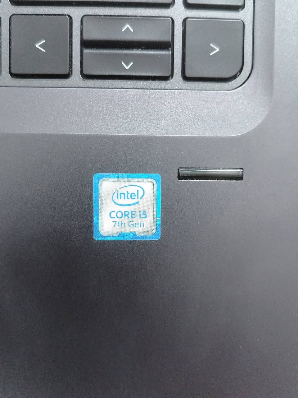 السلام عليكم :
لاب توب hp للبيع

 نضيف جداً بالاضافة لاحتوائه على نضام البصمة ومعالج قوي..

بطارية في حالة ممتازة

يشغل جميع برامج الاوفس

يشغل جميع برامج التصميم ثلاثي الابعاد

باقي المواصفات موضحة بالصور

ملاحضة / زر المساحة فقط لا يعمل وتم استبدال الزر بزر alt
للتواصل *********** مكاني القائم / الكرابلة
