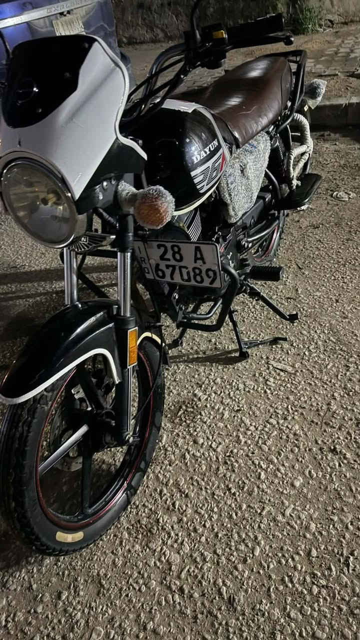 السلام عليكم ✋🏼✋🏼  
وينه الي يدور جديد 😎
للبيع - او المراوس ✨✨
دراجه- دايون نفخ مكينه 200🏍
موديل 2023  طالعه بل 25😎
دراجة - جاهزه كهربائيات كلها شغاله ✨✨
دراجه - رقم و سنويه نجف انكليزي 👌
مكاني - النجف الاشرف حي  الجامعه 🌛
سعر -  مليونين و 50   و بيها مجال 🔥
رقم الموبايل  ***********
