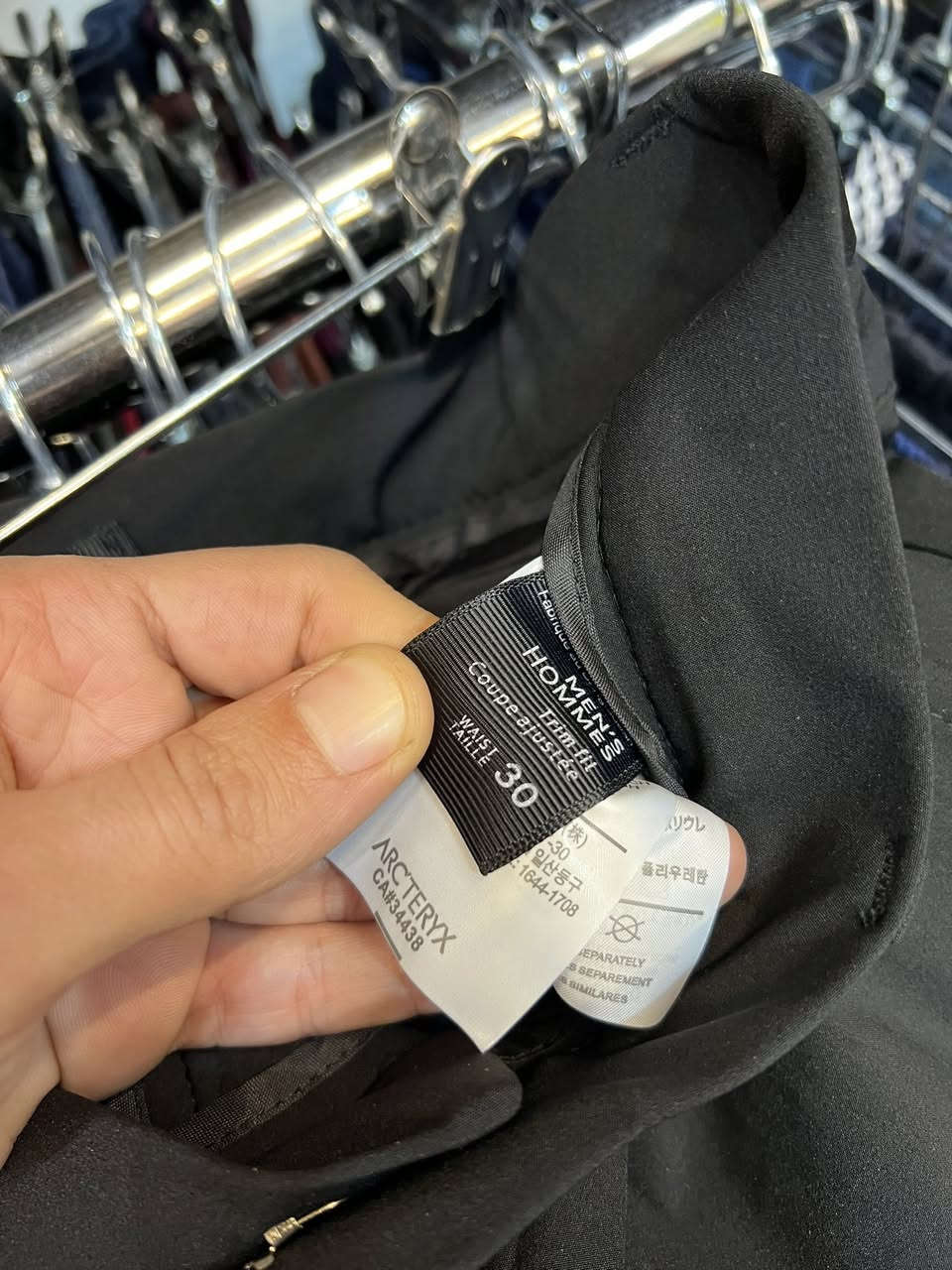 arcteryx 
orginal
size _30_31
بالە غیر مستخدم 
توصیل کل
نظافە _%100
***********
