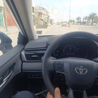 سيارة كامري موديل 25  هايبرد ابيض وارد أمريكي ماشية 1260 ميل فقط ضرر ف...