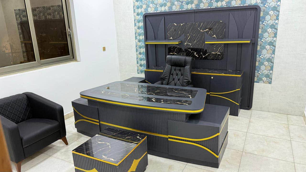 مكتب مدير فاخر مع كرسي مدير

مكتب إداري حديث جداً بتصميم راقٍ ولون أسود مع ذهبي، حالة ممتازة جداً وشبه جديد، استخدام بسيط، مناسب للشركات والعيادات والمكاتب الهندسية والإدارية بغداد, العراق


**إذا كنت صاحب هذا الإعلان وتريد حذفه لأي سبب، رجاءا أرسل رسالة إلى الدعم الفني**