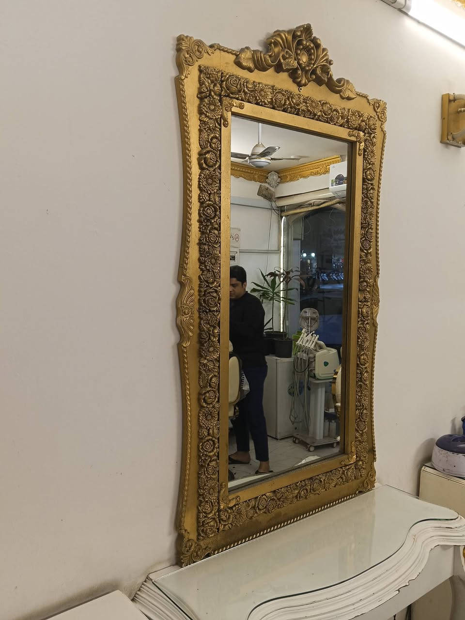 سلام عليكم عندي ميوزه 2 وكومديات 2 ومرايات 2 مال مثل الي بصوره حلاقه للبيع للستفسار ***********9
