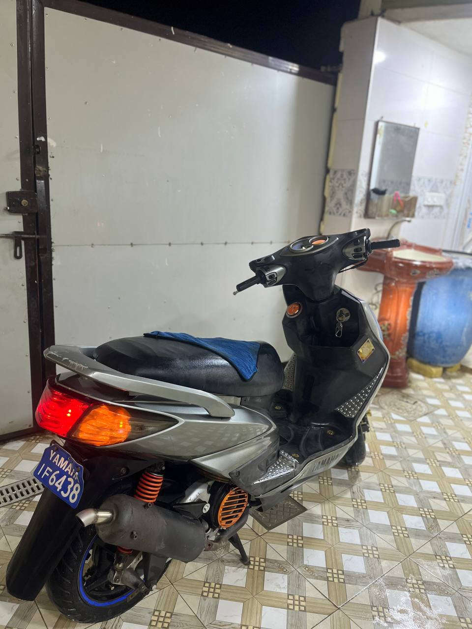 السلام عليكم 
دراجه سكنس فحل كوري للبيع مال رمبه صارله3اشهر فول نصبه نضافه90٪ مزوده مكينه58ونص من 
الخارج مكينه كفاله عامه سبانه ما ممدوده عليه كفر بلادي اصلي مختم ختم واحد ويه المكينه دراجه ناعمه عليه صدر رياضي جمس✅فج رياضي frendo⚡صينيه رياضي لايت زنون ابيض صالنصه رياضي صجميه🔥خرز رياضي  قبق بانزين رياضي قبق فلاوين رياضي دوسات ارضيه ستيل دراجه بيه نواعم حلوه السعر 1100وبيه مجال للشراي 
عنواني ديالى بعقوبه المفرق قرب فلكه نهوده للاستفسار***********متواجد عل نت هم
