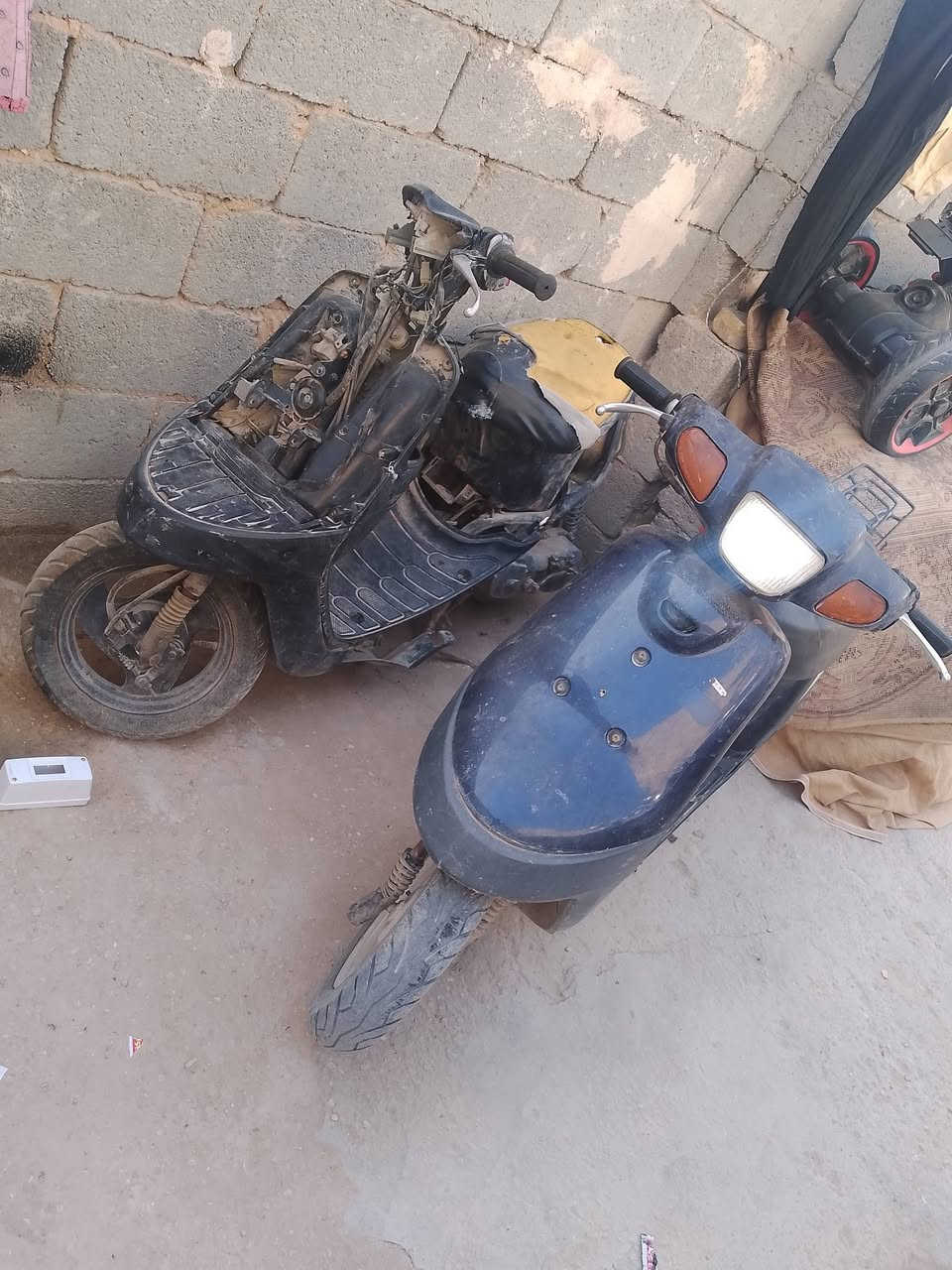 وحده تشتغل وحده عاطله  للبيع ثنينهن 400 شراي اتصل*********** كربلاء حي الجهاد
