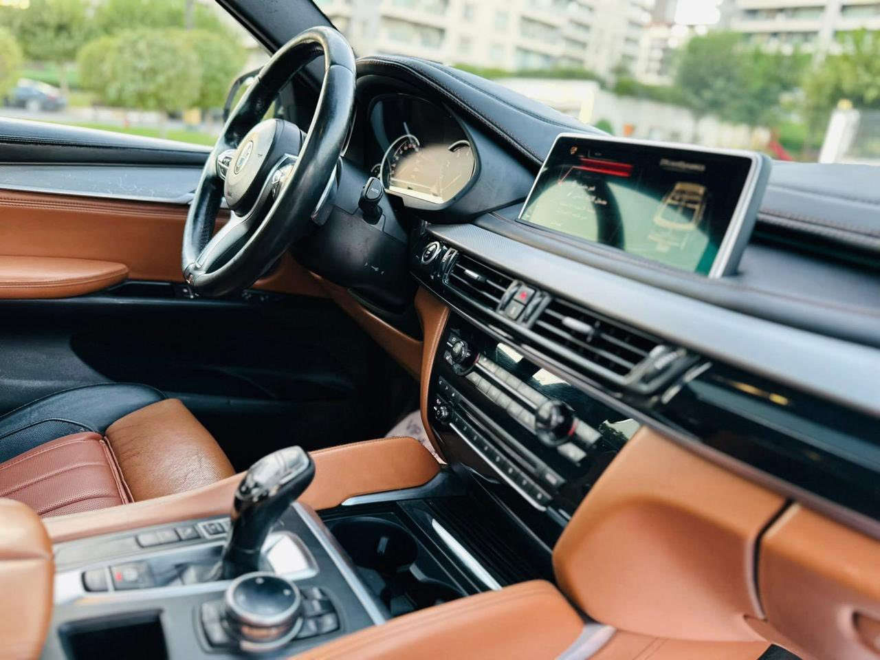 السلام عليكم
BMWx6(M/package)بيع فقط 
الموديل (2015)
المحرك (v8/5000)
الممشى (170الف كيلو)
اللون (ابيض-صدفي)
الحالة (السياره وكالة العروش مكفولة كفالة عامة)
السيارة فئة M/package فول مواصفات.
لتواصل واتساب او اتصال (***********)
