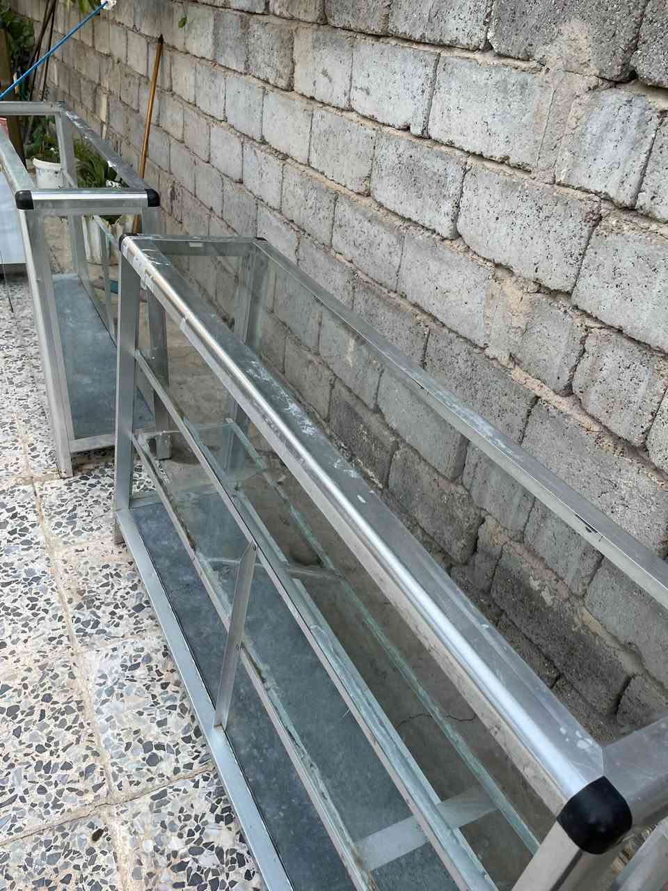 للبيع 3 باترينات عرض ألمنيوم مستعملة بحالة جيدة.

📏 المقاسات:
 • باترينة كبيرة: طول 2 متر، ارتفاع 110 سم.
 • عدد 2 باترينة: طول 150 سم، ارتفاع 80 سم.

✅ هياكل ألمنيوم قوية ونظيفة.
✅ مناسبة للمحلات، الموبايلات، الإكسسوارات، الحلويات والمواد الغذائية.
✅ الرفوف موجودة، وبعضها مفكوك ومحفوظ وسيتم تسليمه مع الباترينات.

ℹ️ بعض أجزاء الزجاج موجودة وبعضها يحتاج تركيب حسب الصور.

💰 السعر: 250 ألف دينار قابل للتفاوض بالمعقول.

📍 الموقع: الطارمية - مقابل منشأة نصر.

للاستفسار والمشاهدة مراسلة خاص


**إذا كنت صاحب هذا الإعلان وتريد حذفه لأي سبب، رجاءا أرسل رسالة إلى الدعم الفني**