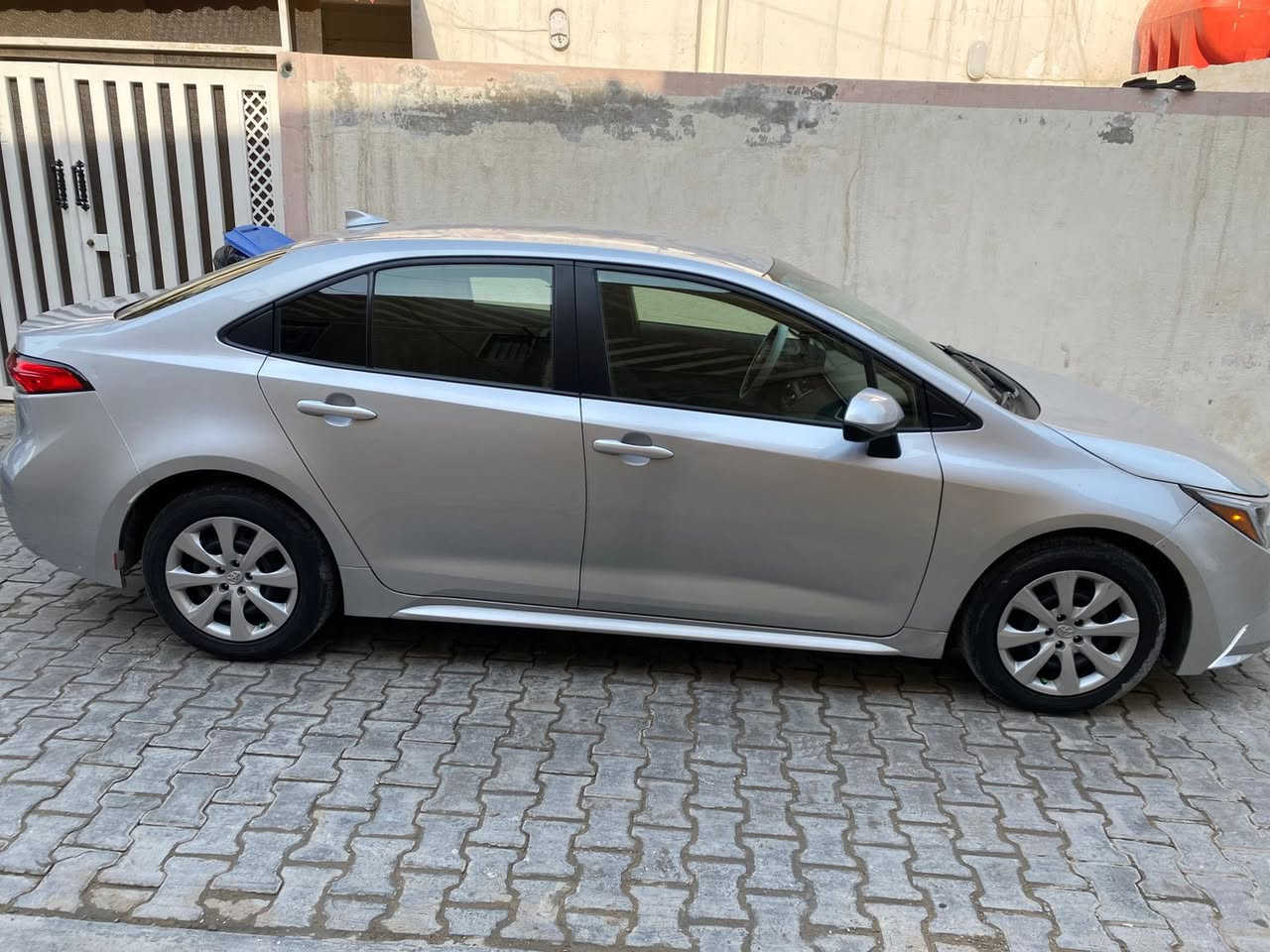 السلام عليكم
إلى عشاق النضيف 
تويوتا كورلا للبيع LE ياباني اصلي بانزين + كهرباء هايبرد
وارد امريكي موديل 
2023 لون سلفر
 حجر بيئه رادار بلادي اي عطل ماكو بل سياره
( ابيع على الفحص وين يعجبك افحص) 
محرك 1800
رادار امامي ‼️
تحديد مسار +سياقه ذاتيه 
مانع تصادم🚳 توقف ذاتي عند الاقتراب 🚶🏻‍♂️
لدات اماميه لايت زينون بلادي عالي ناصي
شاشه كبيره تدعم 📲Android Auto/car play
خرائط Gps📌
كامره خلفيه 📷
نطام🍃eco
هاند بريك بصمه كهرباء ⚡️
اوتو هولد ⭕️
مانع انزلاق ⛔️
فول تحكمات ستيرن 
كروز مثبت سرعه
شاشة ضبط واعطال بل دشبول
منافذ USP/ 12V Tip C⚡️
حساس اطارات
4 دسكات
السياره بدون ايرباك احلى من الصور جاهزه مابيه نقص
حادث السياره موضح بالصور بامريكا فقط بنيد وبالعراق بيه طخه بالباب ومعمره
مكاني بغداد الجديده
السعر 155$ مجال بسيط🔥🔥
للتواصل ***********☎️☎️
