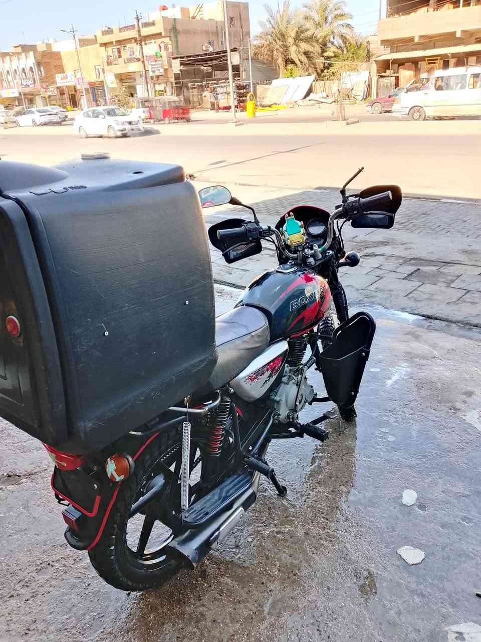 السلام عليكم شباب دراجه بوكسر موديل 23 للبيع دراجه حلوه ونظيفه بيها نقوصات خفيفه السعر 900 وبيها مجال بسيط تواصل على رقم التليفون ***********
