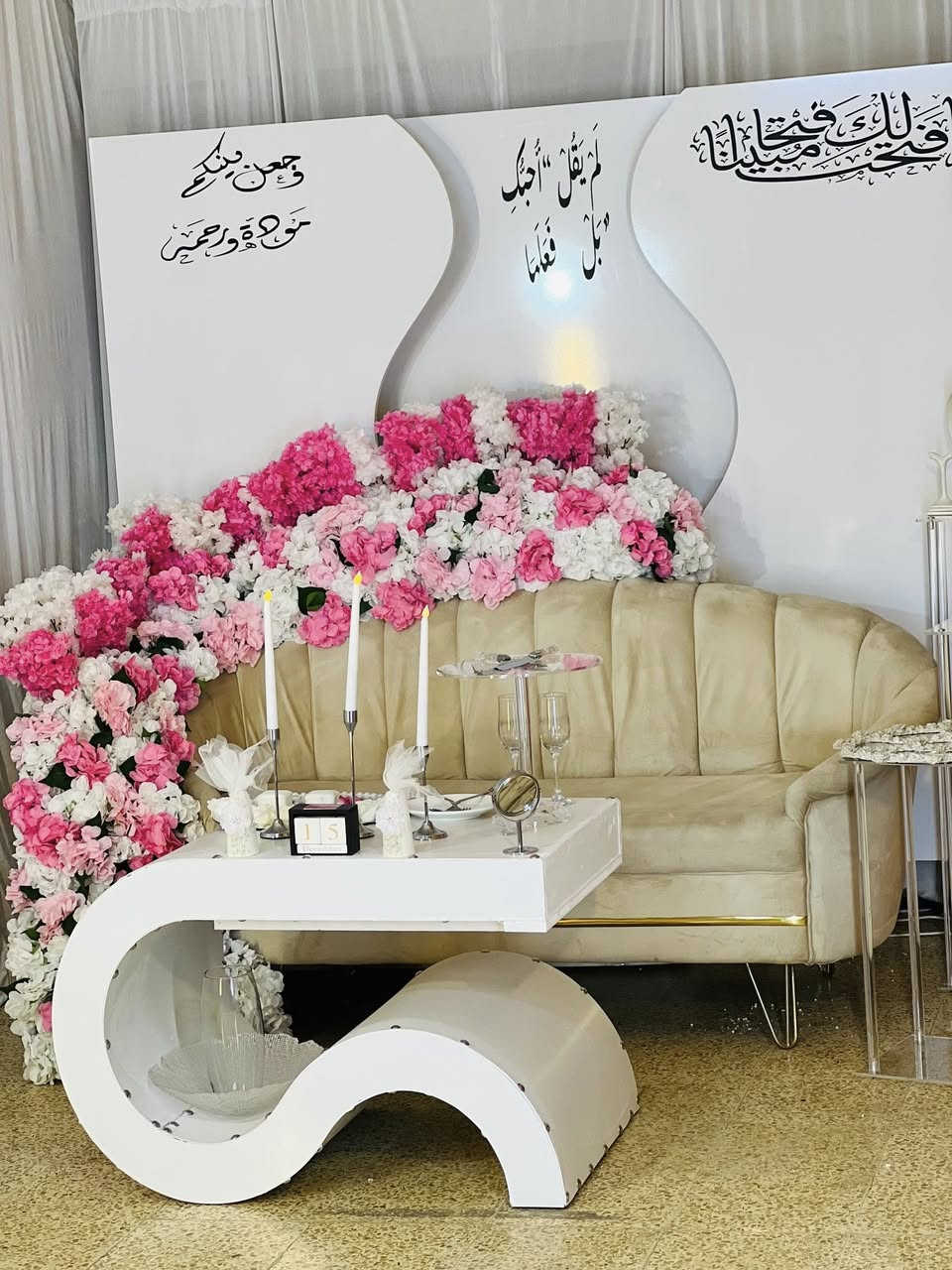 للبيع الديكور الخلفي مع الميز
بيع مستعجل   مكاني موصل
***********
