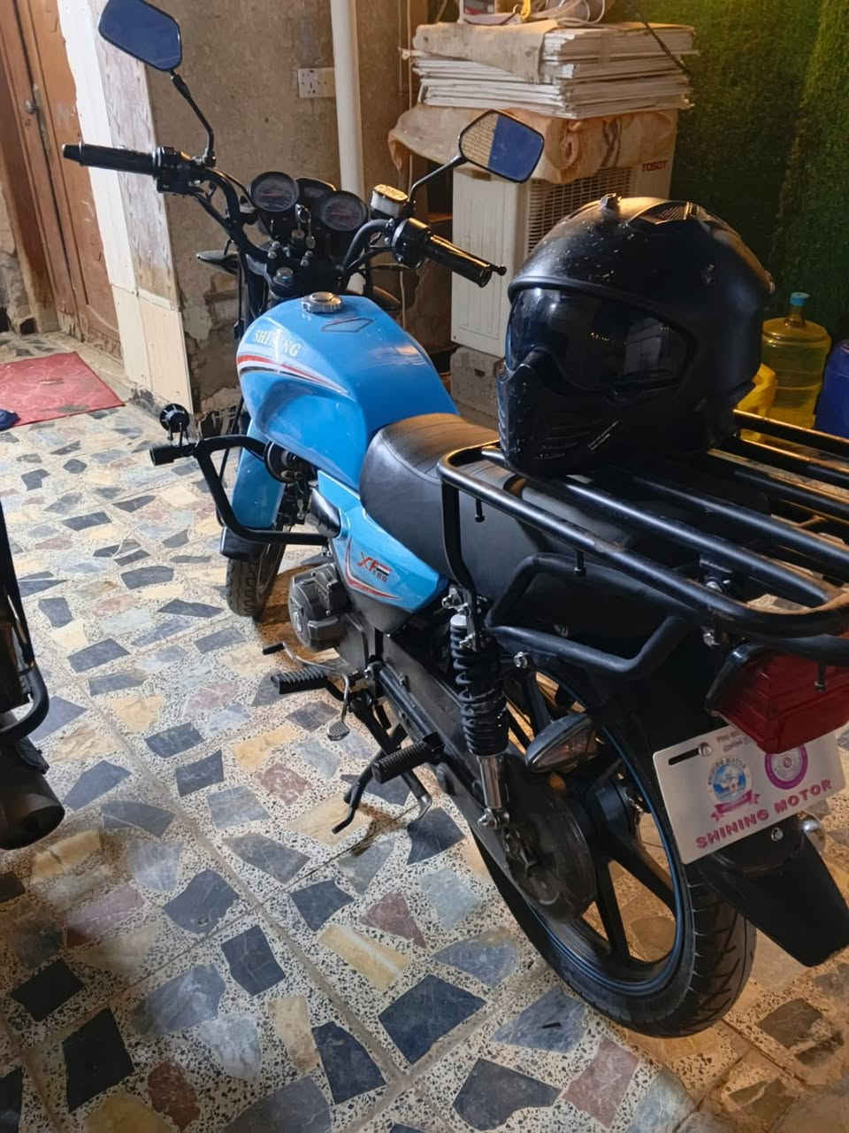سلام عليكم دراجة شاينك للبيع موديل 23 سكنر بدون اوراق مال بيت سعره 850 وبيه مجال بسيط لتفيدة عنواني الحسينية ‏ دراجه جديده وتخم تاير مامي خلفي جدد مكينه مامفتوحه الدراجه كفاله مستعجل علبيع***********‏
