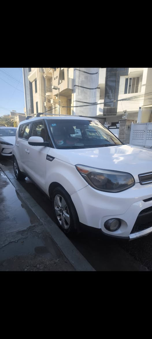 كيا صول 2019  رقم بغداد وارد امريكي ماشية 74,000 حقيقي
السيارة بيها 
مانع انزلاق
 تحكمات ستيرن 
كاميرا خلفية
مثبت سرعة 
تحتوي منظومة غاز يعني كلش اقتصادية
بيها صبغ دعاميات فقط وتكحيل بسيط 
السيارة حادث امريكا موضح بل صور كذلك رقم الشاصي موجود
بيها بل عراق تبديل باب خلف السائق وايرباك طاك عدا مال ستيرن 
السعر118 ورقة وبيها مجال 
***********
