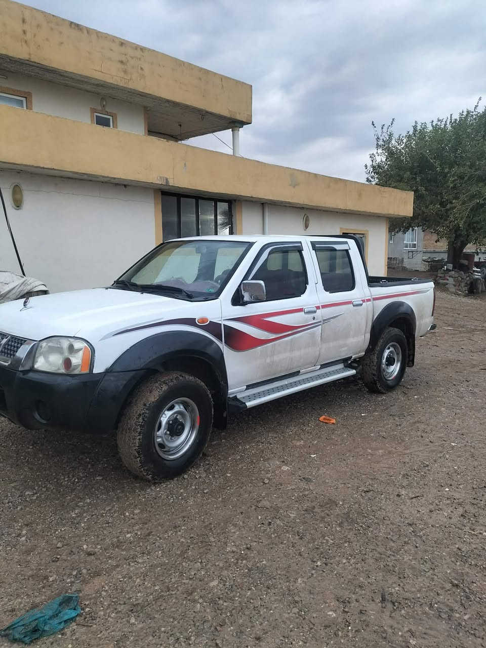 نيسان علووج مؤديل 2007ناوسوربشت وبيشى كه بسه لئدراوى بيووه نيه نموونه ى جوانيه سياره  ى مالييه هى مه حره زان نيه به شه رتى گئرومه كينه واكسل ده بل اكسلى ئيش اكا ت شوين رانيه بنارى كؤسره ت ***********
