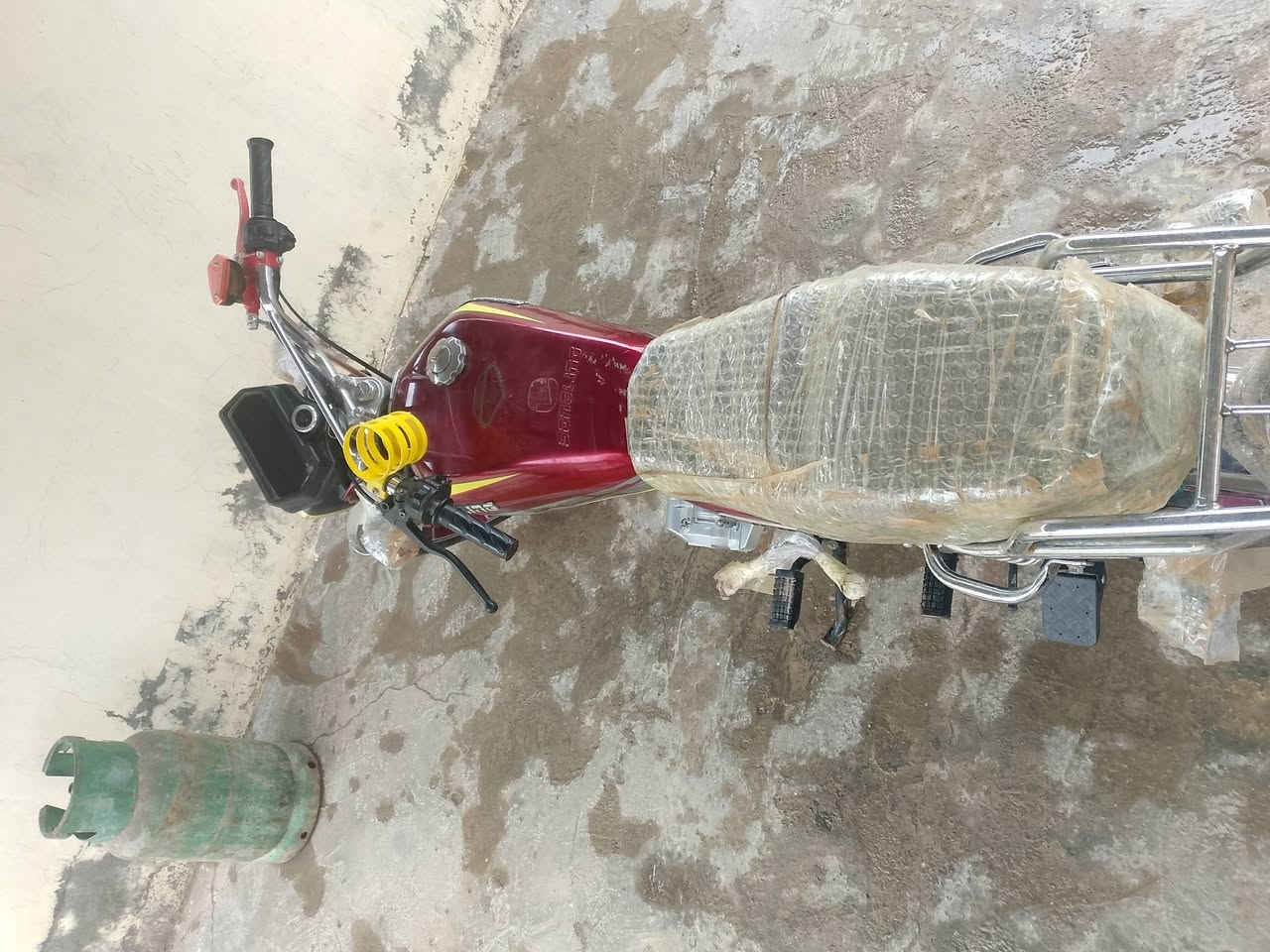 سيفان موديل 24نضيف مابي أي نقص أوراق كاملة جديد سعرة 650مكان شهربان ***********
