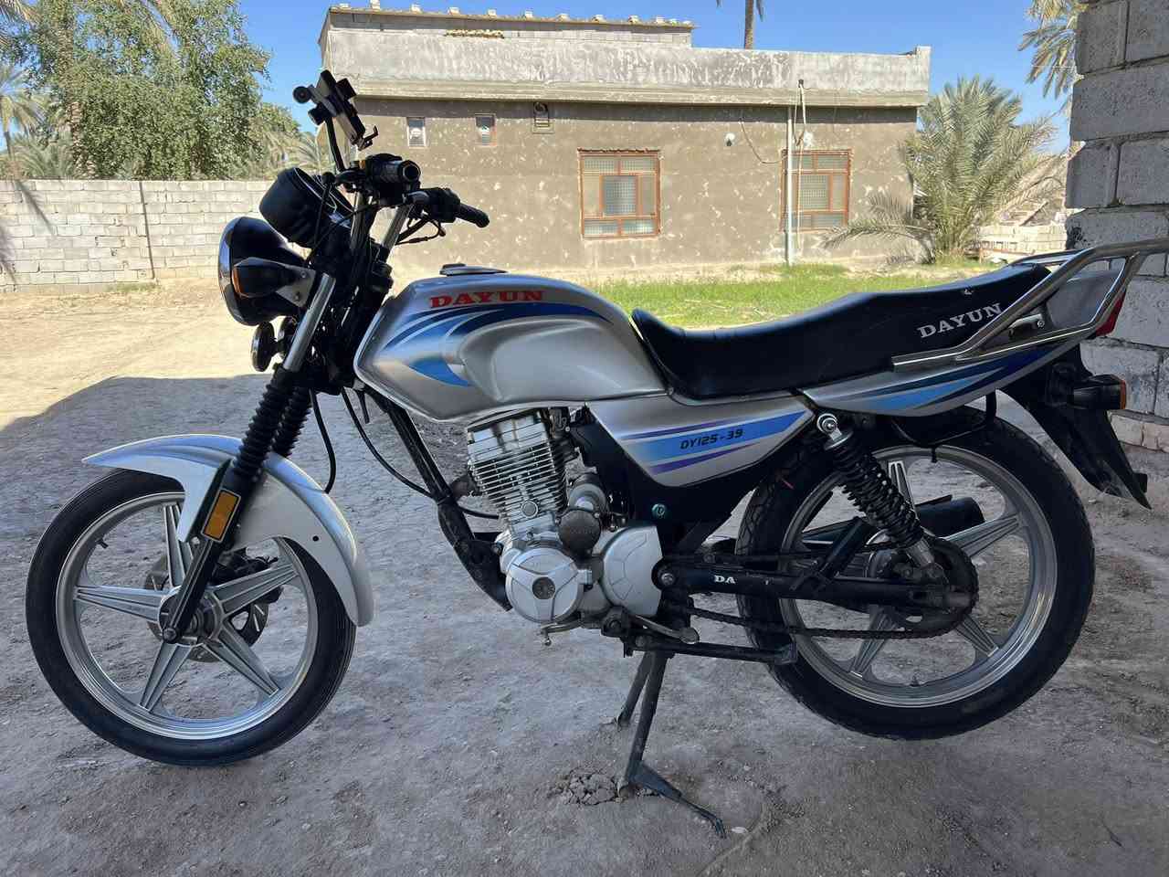 للبيع دراجه دايون موديل 21طالعه 22اوراق اصولي وصل معرض بسمي محرك ما مفتوح كهربائيات شغاله
 سعرها مليون وبيها مجال قليل 
مكان كربلاء الاتصال ‭0781 732 4514‬
