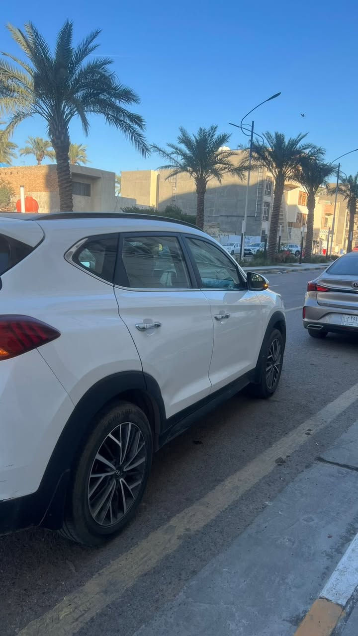 السلام عليكم … مكلف بالنشر 
توكسان خليجي موديل 2020 مكفولة من الصبغ والتبديل فقط بارد وموضح بالصور ماشية 94 الف رقم بغداد شرط التحويل السعر المطلوب 193$ وبيه مجال مكانه بغداد حي الجهاد 
للاستفسار الاتصال ***********
