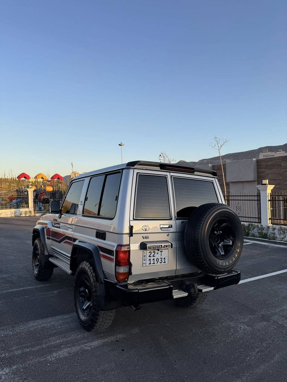 toyota j70
موديل 2013
ماشية 120 الف كيلومتر
مكفوله 
السعر 255
***********
