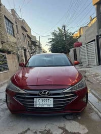 النترا موديل ٢٠٢٠ السيارة حادثهة بنيد مبدل و جاملغ عكس السايق الامامي ...